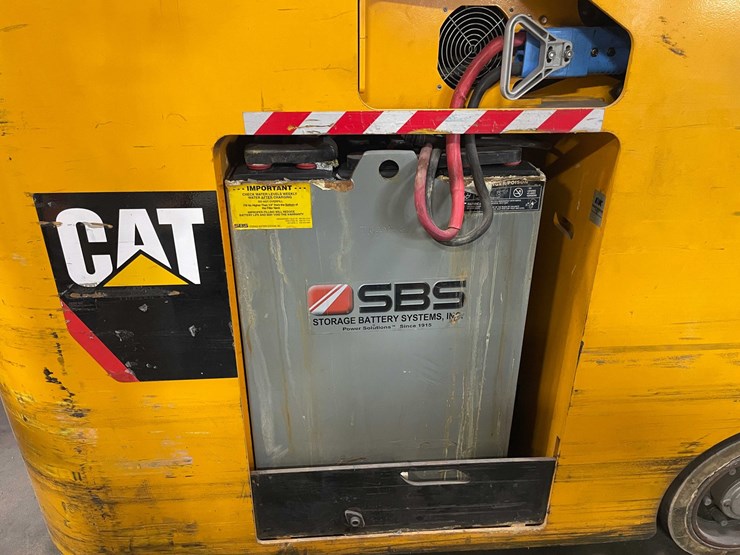 #1628-•-cat-stand-on-electric-forklift-(wall-g)-image-16