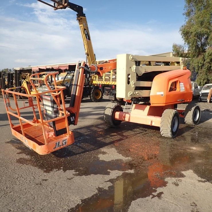 2018 JLG 450AJ