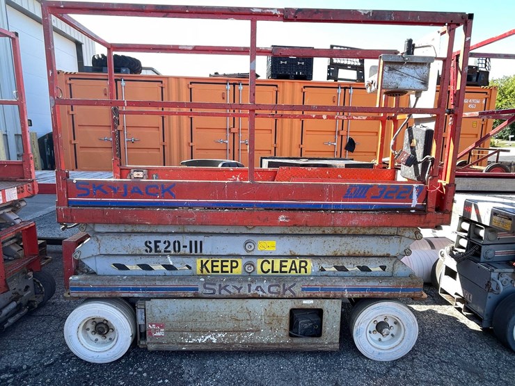 #1624-•-skyjack-3220-scissor-lift-(03)-image-1