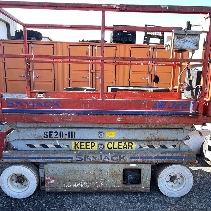 #1624 • Skyjack 3220 Scissor Lift (03)
