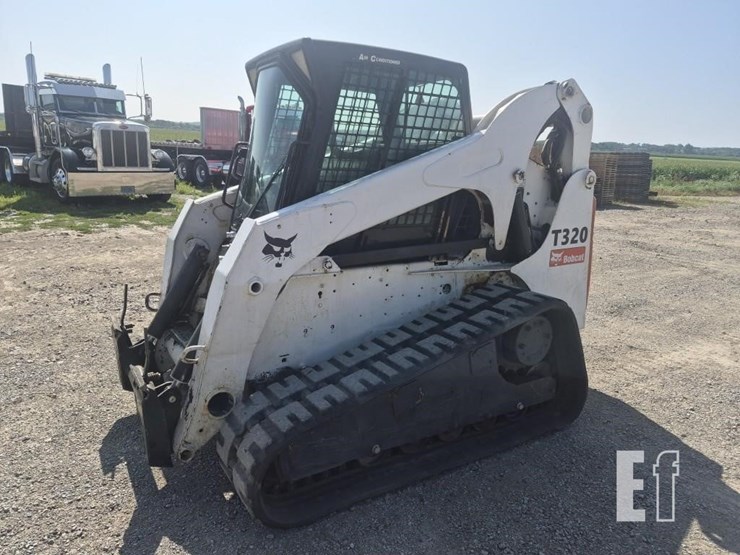2007-bobcat-t320-image-1