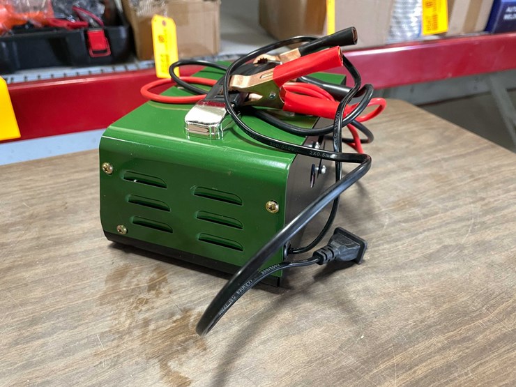 #8545-•-automatic-smart-battery-charger-(cw)-image-4