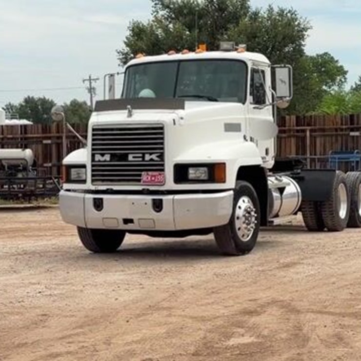 1992 MACK CH613