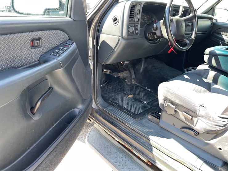 2002-chevrolet-avalanche-1500-image-13