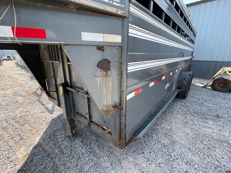 #2081-•-travelite-18'-gooseneck-cattle-trailer-(no-title)-image-19