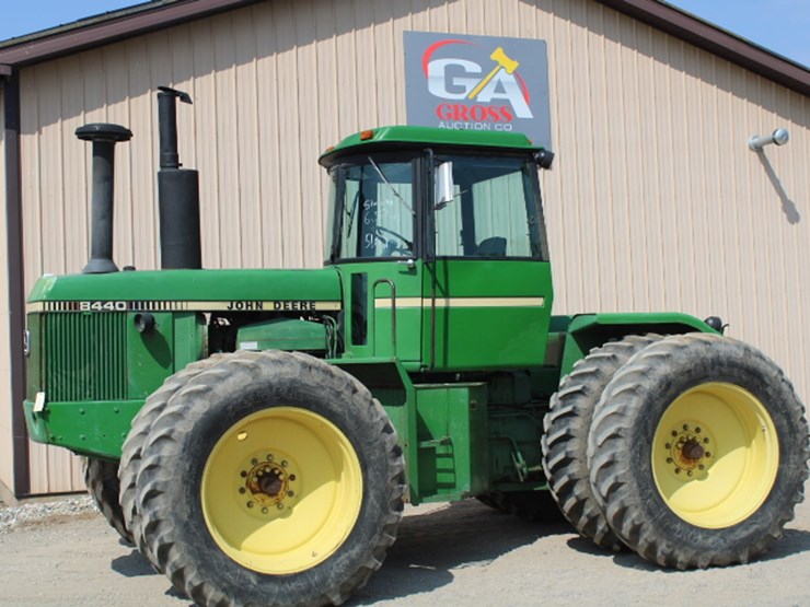 john-deere-8440-image-4