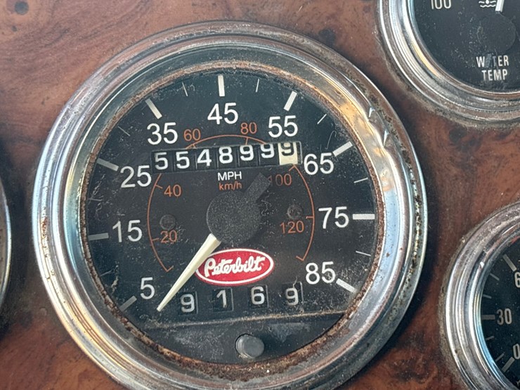2005-peterbilt-379-image-13