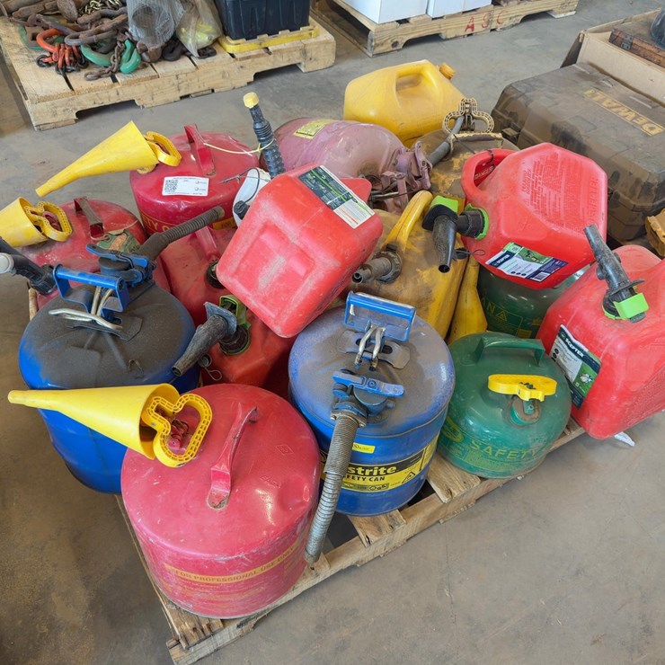 QUANTITY OF ASSORTED GAS CANS