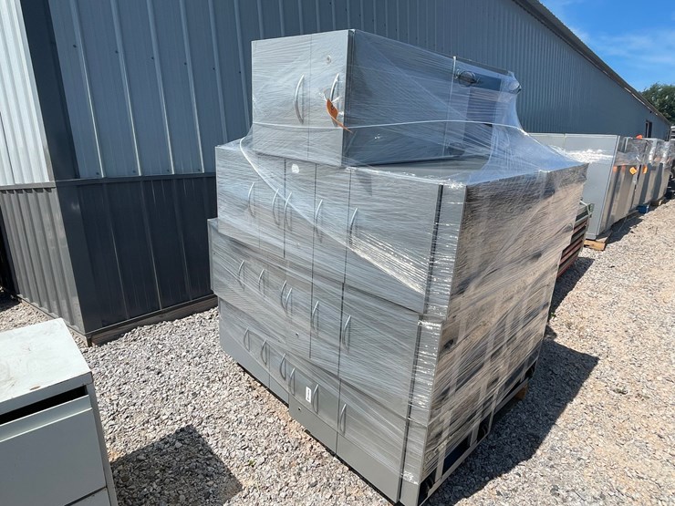 #2510-•-pallet-of-metal-rolling-file-cabinets-image-3