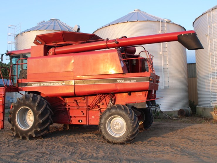 case-ih-1688-image-4