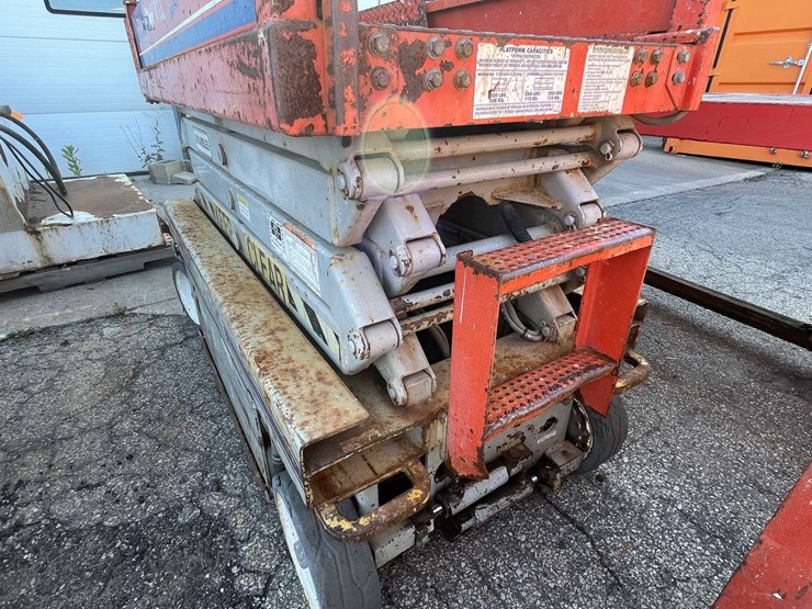 #1623-•-skyjack-3219-scissor-lift-(03)-image-2