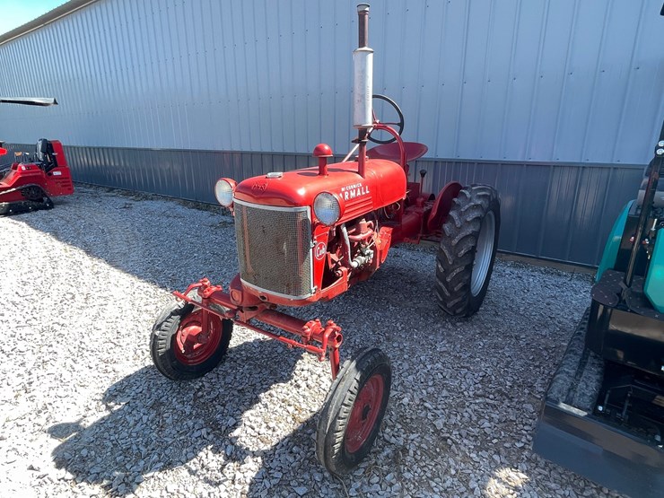 #2457-•-1948-farmall-cub-image-1
