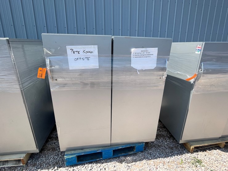 #2515-•-(4)-metal-upright-storage-cabinets-image-2