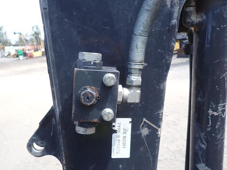 2023-deere-35g-image-8