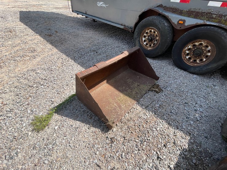 #2084-•-clark-m371-skid-loader-shell-image-9