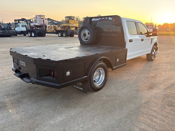 2022-ford-f350-image-3