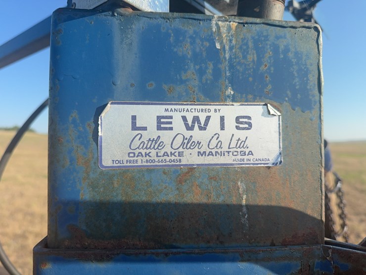 lewis-cattle-oiler-image-4