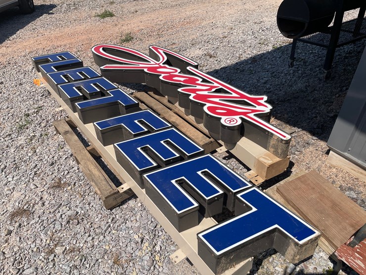 #2493-•-sports-and-fleet-feet-light-up-signs-image-3