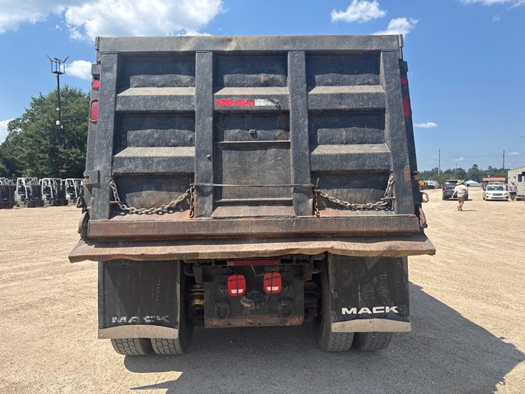 2005-mack-granite-cv713-image-5