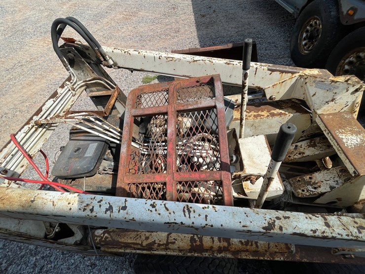 #2084-•-clark-m371-skid-loader-shell-image-15