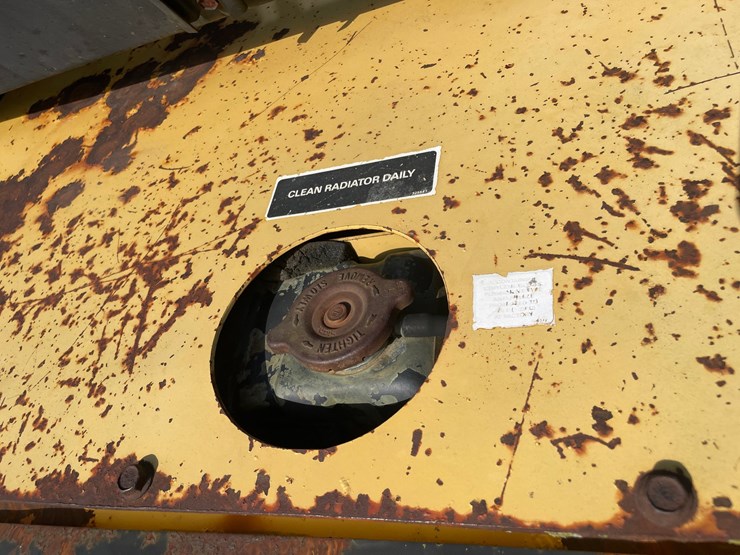 new-holland-l785-image-57