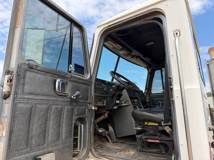 1992-mack-ch613-image-14