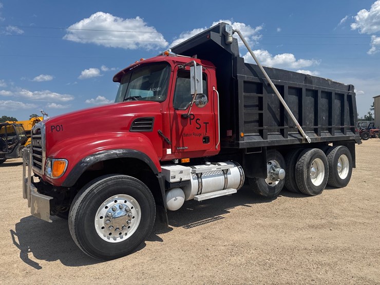 2005-mack-granite-cv713-image-1