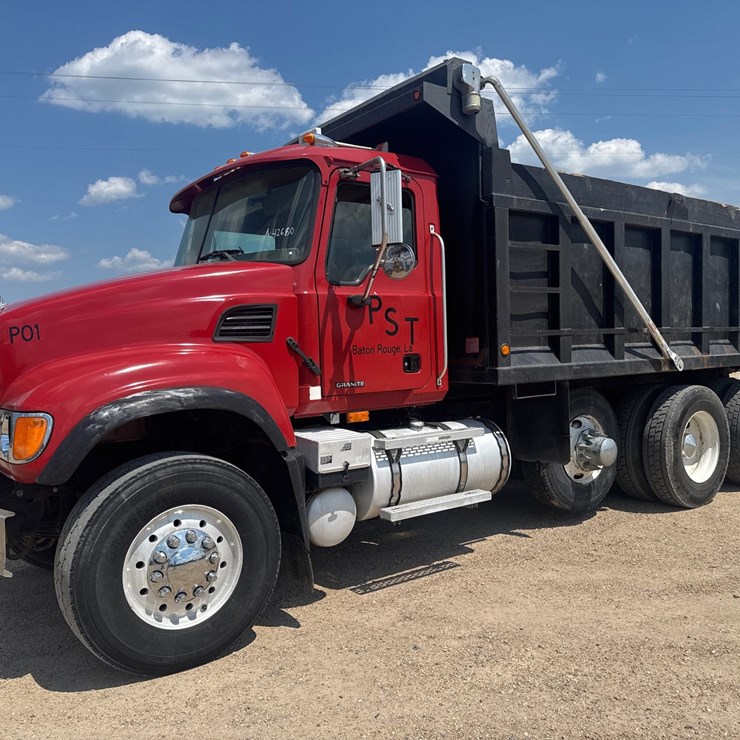 2005 MACK GRANITE CV713