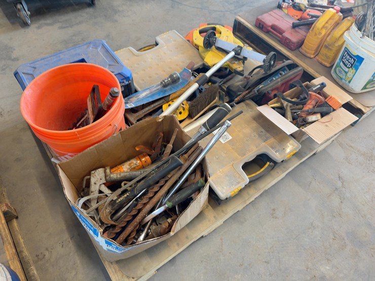 assorted-tools-and-tape-measures-image-2