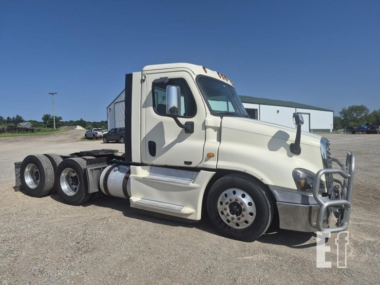 2013-freightliner-cascadia-125-image-4