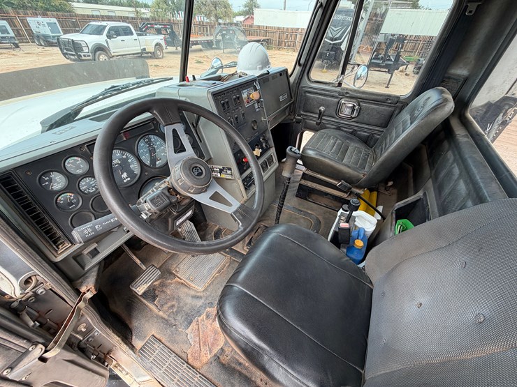 1992-mack-ch613-image-15