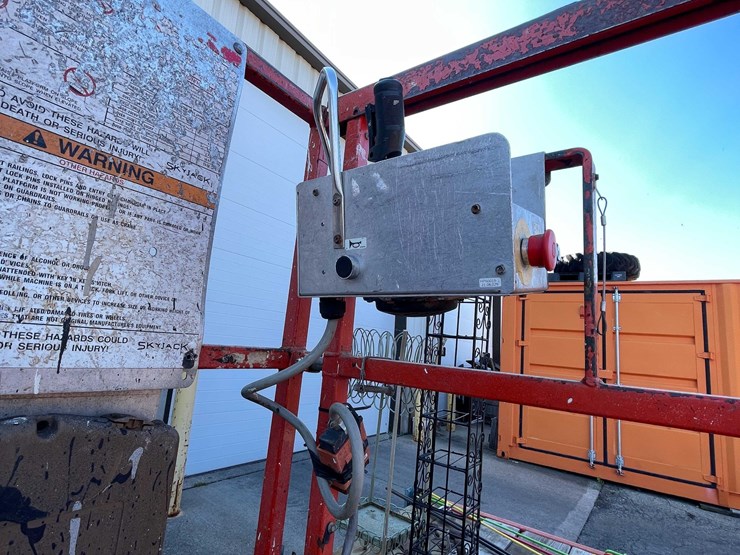 #1623-•-skyjack-3219-scissor-lift-(03)-image-11