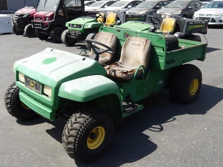 2021-john-deere-gator-image-1