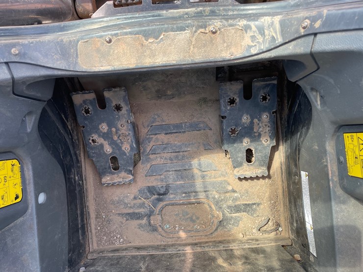 2020-bobcat-t64-image-27