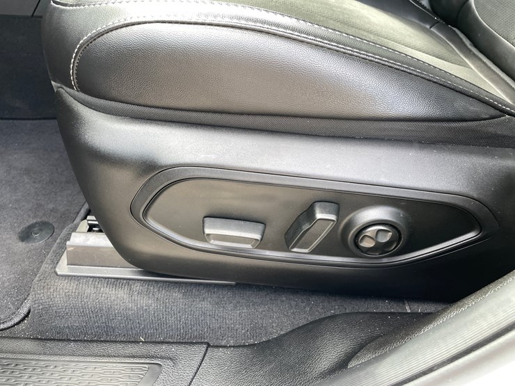 2025-jeep-grand-cherokee-laredo-image-19