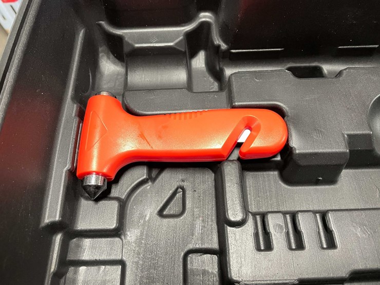 #8543-•-hydraulic-vehicle-jack-and-more-(cw)-image-9