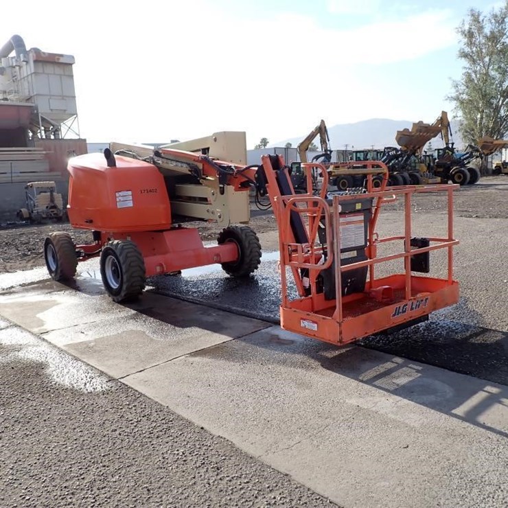 2018 JLG 450AJ