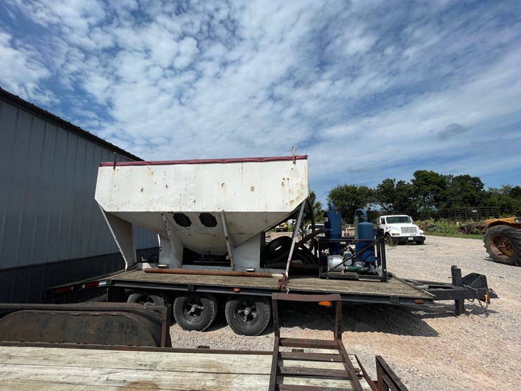 #2087-•-seed-tender-on-tri-axle-trailer-(no-title)-image-4