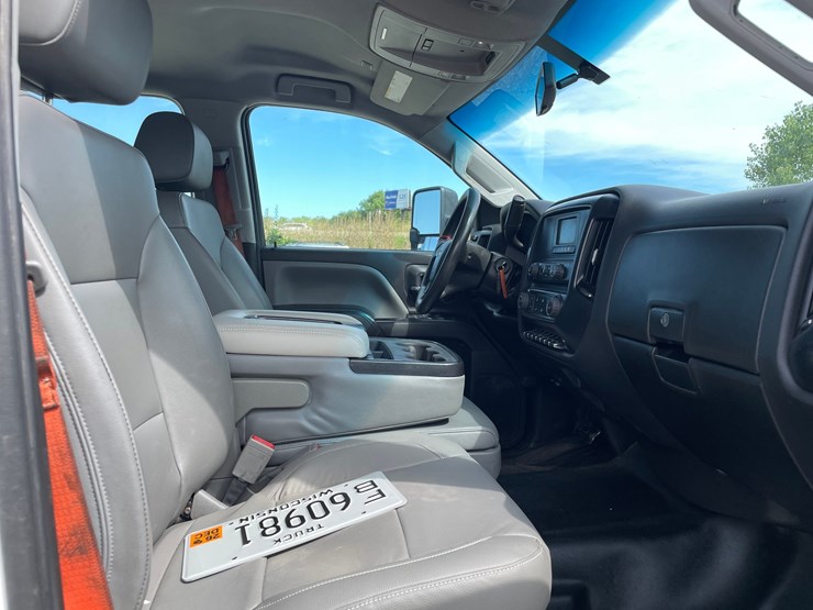 #1602-•-2022-chevrolet-6500hd-crew-cab-with-16'-flatbed-(has-wi-title)-(of)-image-42