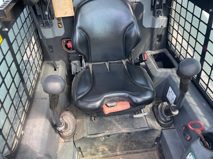 2020-bobcat-t64-image-28