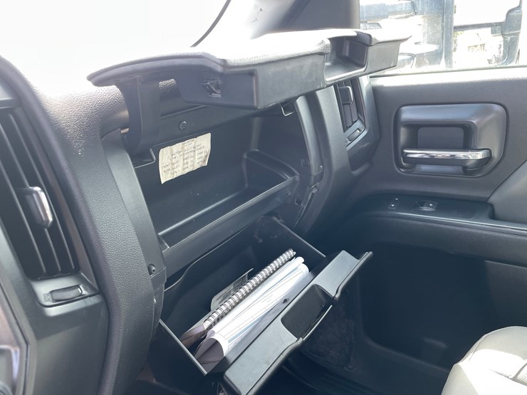 #1602-•-2022-chevrolet-6500hd-crew-cab-with-16'-flatbed-(has-wi-title)-(of)-image-30