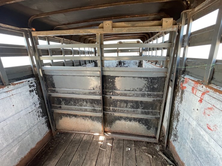 #2081-•-travelite-18'-gooseneck-cattle-trailer-(no-title)-image-32