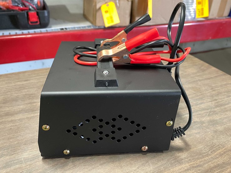 #8544-•-universal-smart-battery-charger-(cw)-image-4