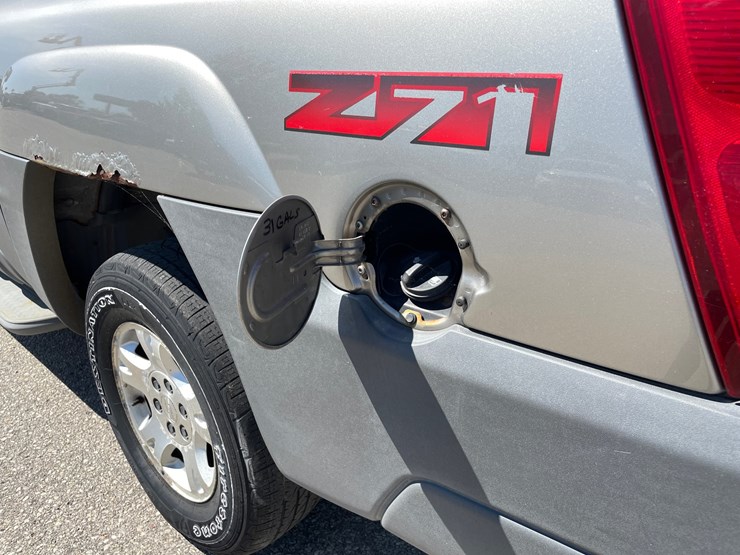 2002-chevrolet-avalanche-1500-image-11