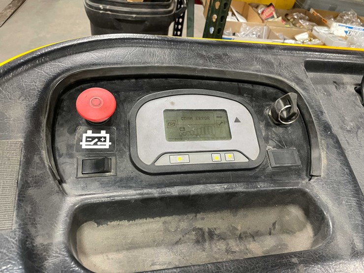 #1628-•-cat-stand-on-electric-forklift-(wall-g)-image-9