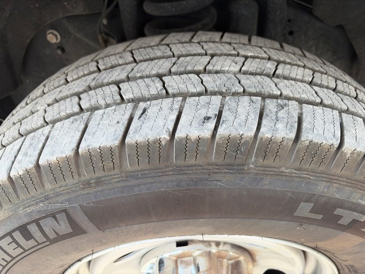 2019-ford-f250-xl-image-2