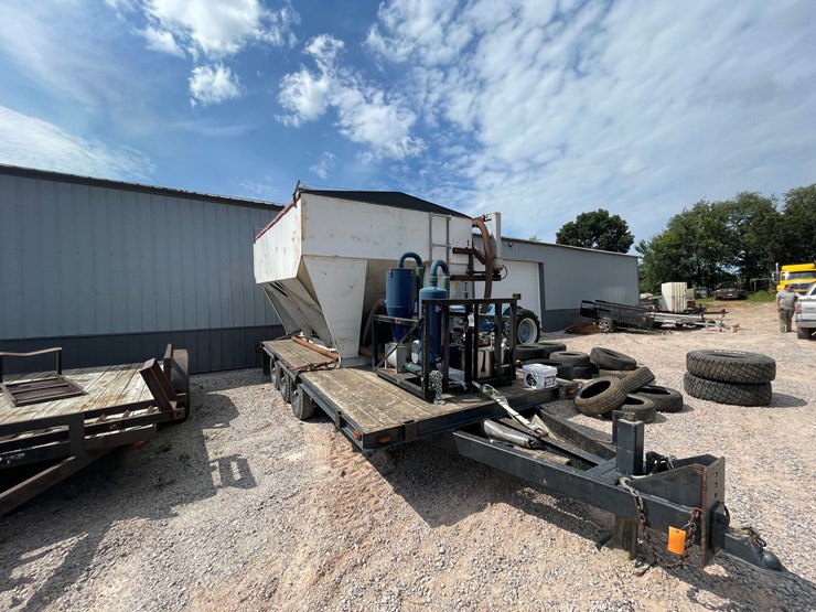 #2087-•-seed-tender-on-tri-axle-trailer-(no-title)-image-3