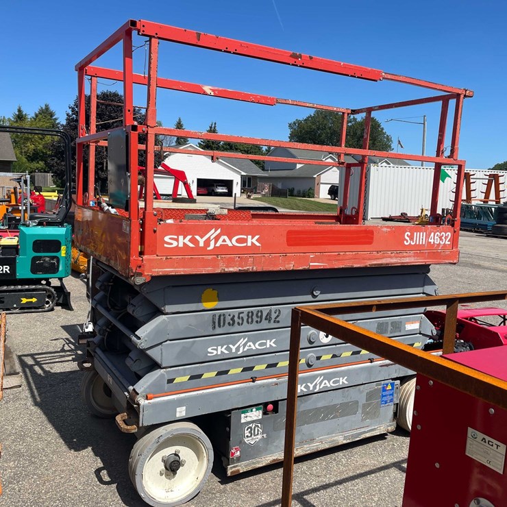 #1621 • Skyjack 4632 Scissor Lift (O10)