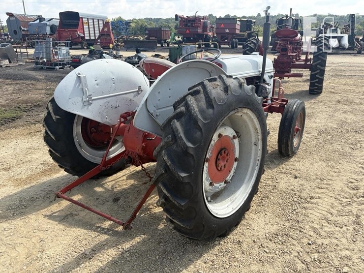 ford-8n-image-3