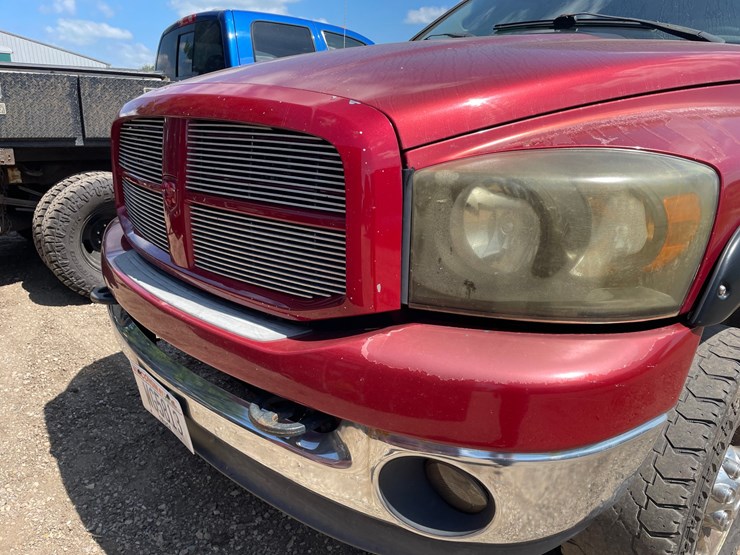 #1134-•-2006-dodge-ram-mega-cab-pickup-truck-(has-wi-title)-image-12